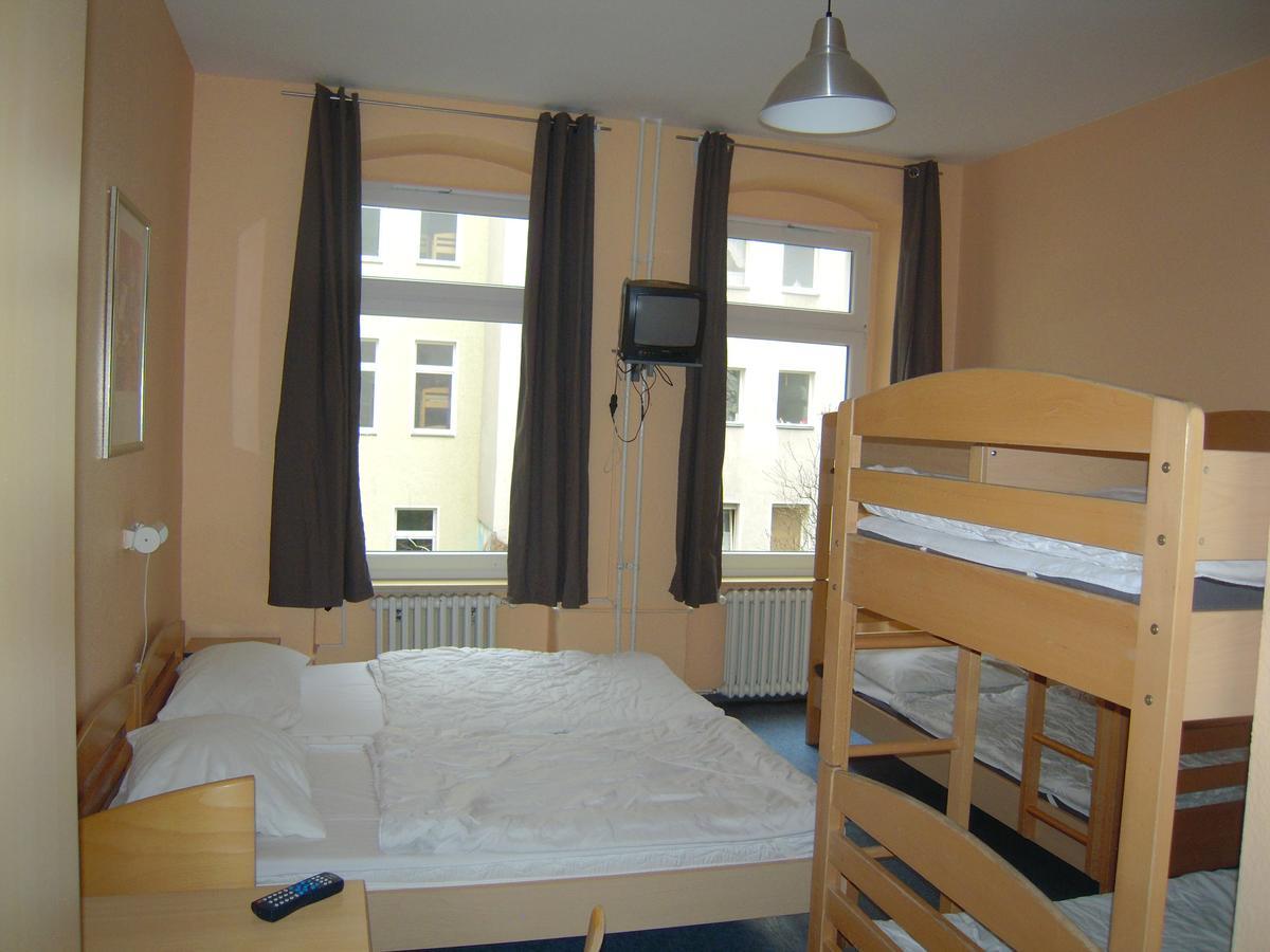 Happy Go Lucky Hotel + Hostel Schoneberg Berlin Exterior photo