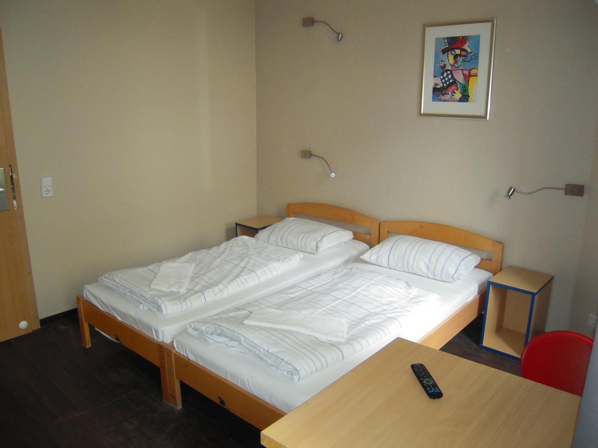 Happy Go Lucky Hotel + Hostel Schoneberg Berlin Exterior photo